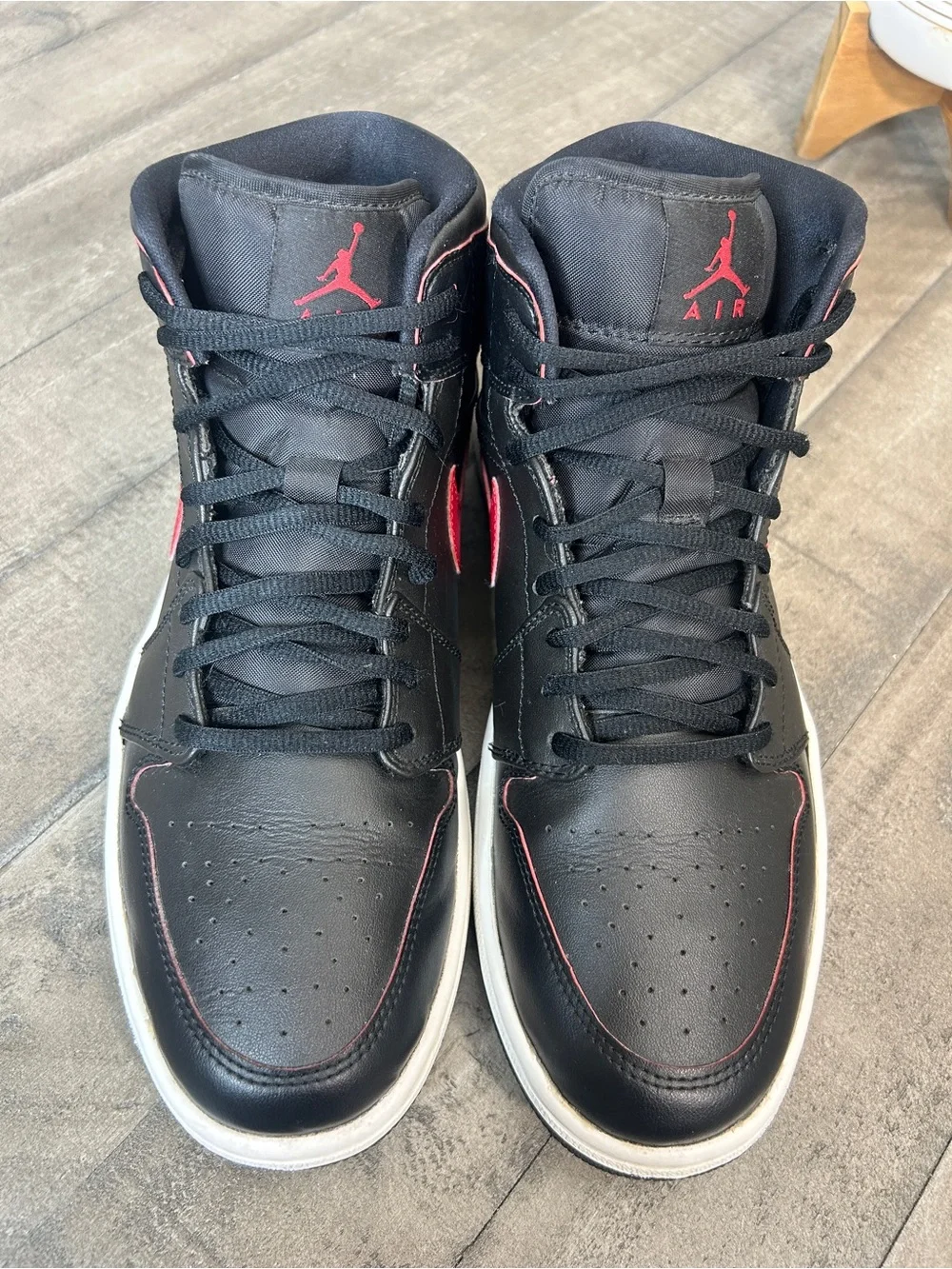Nike Air Jordan 1 Retro Mid Black Team Red Men’s Sneakers 554724-009 Size 10.5